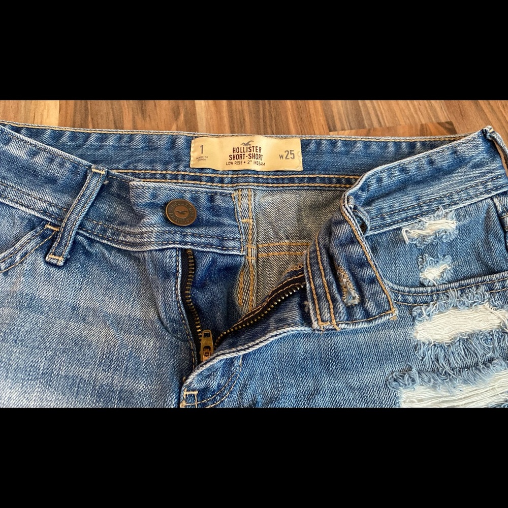 Hollister Women’s Short Shorts - Size 25/1 - Beachy Boho Denim with Lace